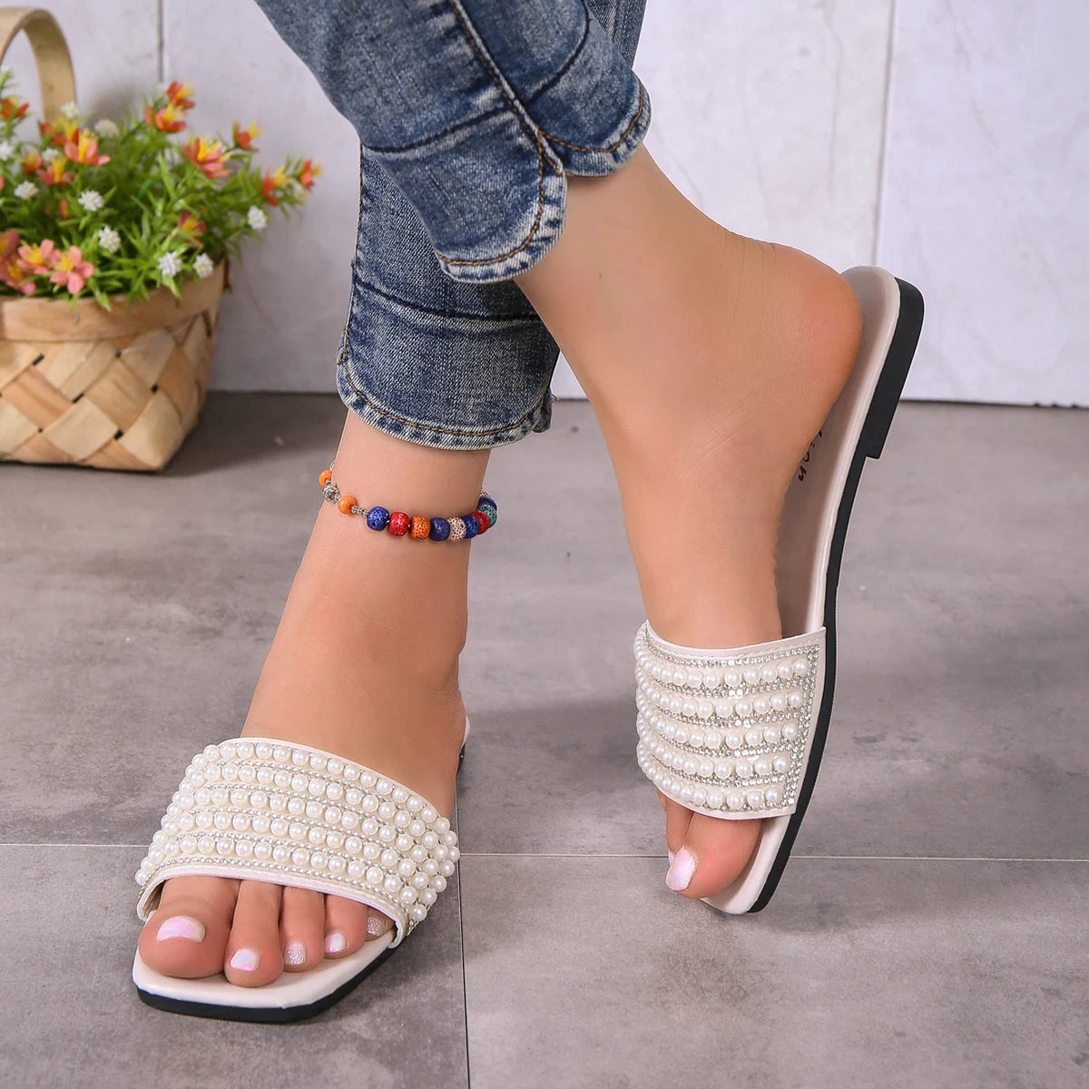 Women's fashionable flat slipper