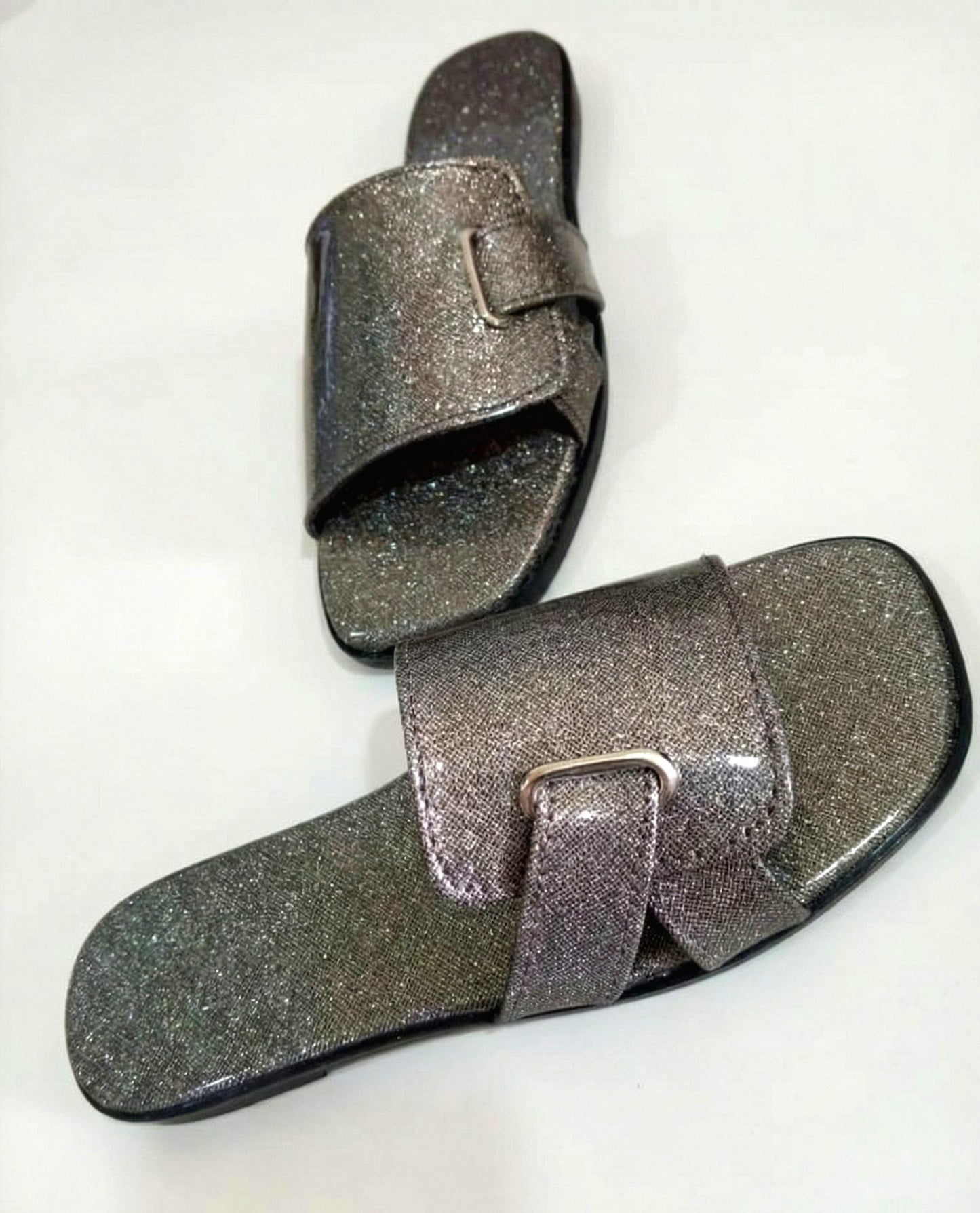 10K Glossy Leather Slipper